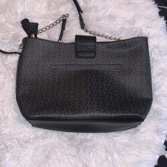 ⭐️BLACK GUESS PURSE AND WRISTLET BUNDLE - Picture 4 of 16